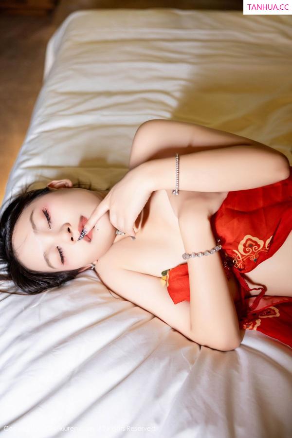   [XiuRen]高清写真图 2024.10.22 No.9323 吴婷婉 性感美腿第71张图片